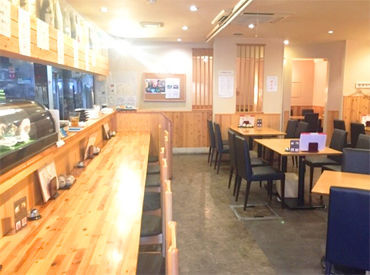 季節料理さくら 店長&先輩スタッフ共にフレンドリーだからスグ馴染めます◎
少人数なのでスタッフが家族みたいに仲の良い職場です♪