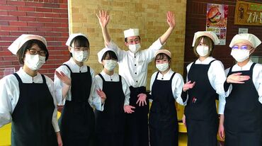 株式会社スコット【勤務地：真駒内カントリークラブ】 30～40代の社員が活躍中◎
ゴルフ場だからこそ、バタバタしすぎず
落ち着いた丁寧な接客が可能です♪
※他施設の写真です