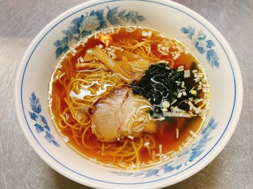 胡弓　南千住店 屋根付きの原付を使用！
こだわりの中華をお客様にお届け♪
現金日払いもOKで金欠さんにも嬉しい☆
