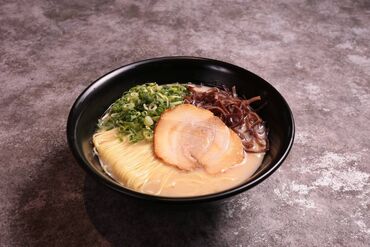 「手に職をつけて自分の力で生きていきたい」
「若いうちに“店を任される男”になりたい」
≪頑張りがしっかり評価されるお店≫