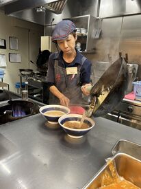 8番らーめん国高店 ＼私たちがサポートします／
初めてのお勤めという方も大歓迎♪
分からないことはなんでも聞いてください！