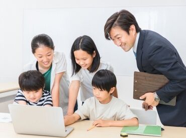 先輩や社員がしっかりサポート♪
明るく穏やかな雰囲気で、初めてのバイトでも安心して働けますよ★