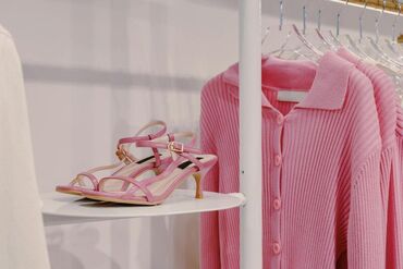 ファッション人材リンク株式会社【FJLNAGOYA】 ﾟ*｡☆ NEWスタッフ募集 ☆。*ﾟ
人気アイテムをお得に購入でき、
おしゃれを楽しみながら働けます。