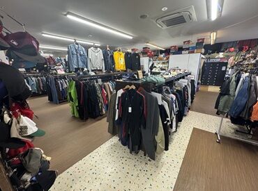マンガ倉庫　加納店 ＼髪型・髪色・ネイル・ピアス…ALL自由◎／
研修＆先輩が丁寧にサポートしますよ♪
初めての方もすぐ馴染める環境です★