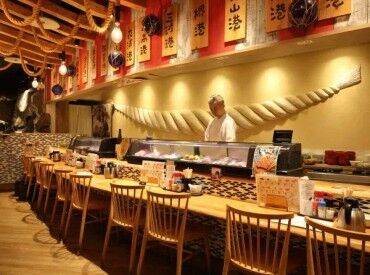ほとんどのスタッフが未経験スタート♪
初日は料理を運んだり、 元気よく挨拶したりするところから始めます！