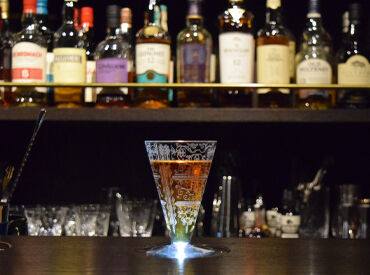 BAR K-LINE ＜六本木・麻布十番駅より徒歩約5分＞
静かで大人の落ちついた空間で働けます。