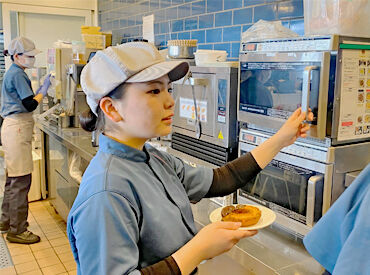 ●ドーナツ割引制度あり
●休憩時にドーナツ&ドリンクが無料
スタッフだけの特権♪
美味しいドーナツをお得にGETできちゃう◎