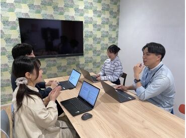 ＼高時給1600円～／
未経験から月収25万円以上！
プライベートの時間もしっかり確保できます◎