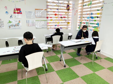 放課後等デイサービス ウィルケアたかや ≪放課後デイサービス ≫
保育士や教員免許など資格を活かして、
子どもたちの成長をサポート★
将来を考える学生さんも活躍◎