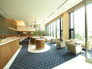 TTT Cafe（ティー スリー カフェ）※都ホテル 博多 博多駅直結で通勤もラクラク♪
都ホテル内のカフェラウンジ＊
学生さん～主婦(夫)さんまで幅広い世代が活躍中！