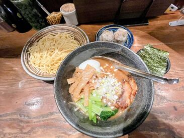 こちらは実際の賄い♪
シフトに入ると豪華な賄いが食べられちゃいます！
1人暮らしの方は食費が浮きますよ★