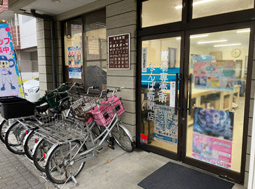 ＼車・自転車・徒歩など…／
出社の方法は自由に選べます◎
仕事が終わったらすぐ帰宅できるのも嬉しい♪
