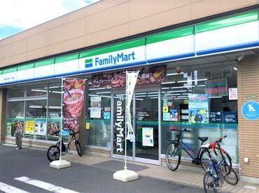 店長も先輩スタッフも
みんなとってもフレンドリー♪
困ったことは何でも相談できますよ！
※画像はイメージ
