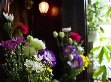 日比谷花壇 KITTE名古屋店 贈る人の想いを聞きながら、ぴったりのお花選びをお手伝い◎
大切なシーンに寄り添えるお仕事です★