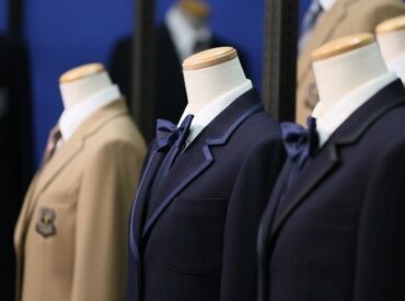 ★制服を作るお仕事★
お願いするのは簡単な作業です!
未経験でも安心◎
こんな制服を一緒に作りませんか♪