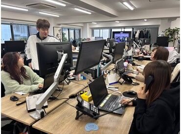 ＼おしゃれを楽しみながら働こう♪／
服装・髪型・髪色自由♪
ネイルやピアスもOK！※画像はイメージです