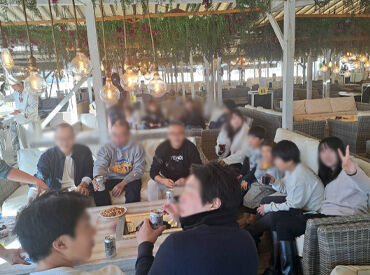 社内の雰囲気はとっても和やか♪こちらは食事会の様子です◎
お子さんを連れてきたりととってもアットホームです！