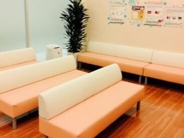 眼科で患者さまの受付や、
検査補助のお仕事をお願いします*
お仕事はしっかり教えるので
初めての方もご安心ください♪