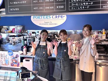 株式会社Esblast　勤務地：駿河区 ＼採用担当と当社派遣スタッフです♪／
未経験からでも活躍できる、"誰かの役に立てる"やりがいのあるお仕事です♪