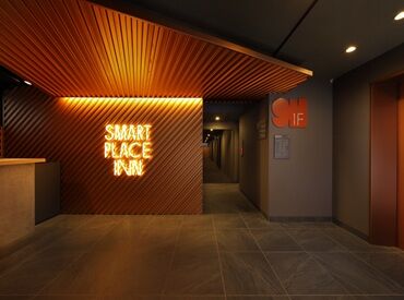 スマートプレイスイン京都二条城前駅【032】 ≪まるで異国の世界!?≫
海外感が滲み出る、デザイナーズホテル！

髪色やピアスなど... 普段の格好で働ける♪