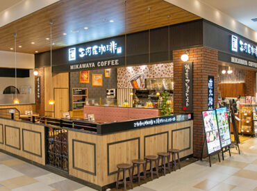 三河屋珈琲 LECT店 3時間から生活にあわせてシフト希望OK◎
主婦5名、学生5名で女性スタッフが多め。10代～60代の方が活躍中！
