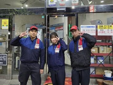 ENEOS 練馬北町SS 男女半々・現在9名のスタッフが在籍♪
店長さんは物腰やわらかで相談もしやすい!
年齢や経験関係なく働いており、職場の雰囲気◎