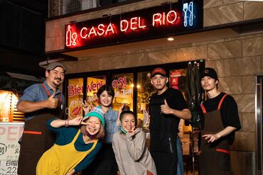 本格スペイン料理＆ステーキハウス　CASA DEL RIO （カサ デル リオ） ＜大学生が多数活躍中＞
陽気な仲間と一緒に明るく働けるスペインバルです★
1人で始めるのが不安な方は友達と一緒に応募もOK！