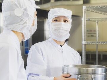 まごころを込めて、美味しい給食を作り提供!
校内調理なので、こども達から「美味しかった」と直接声をかけてもらえることも♪