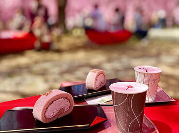 <桜が咲く時期だけの限定ワーク>
勤務日は選べる昼食付き!
ケーキもOKです◎※画像はイメージ