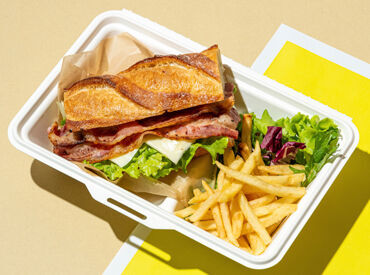 勤務地は…東京駅スグ☆
綺麗なオフィス内のカフェ

◇土日祝はお休み
友達や家族との予定も合わせやすい♪