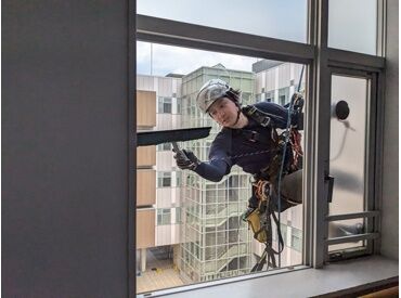 ◆初めは低い所からスタート！
慣れてきたら、ロープを付けてお仕事します◎
「いきなり…！？」なんてことはナシ！