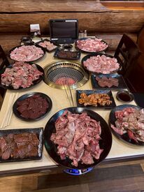焼肉パーティーの様子です♪
たくさんのお肉が食べられます！

こんなバイト先で働きたかった、、
ｂｙマイナビバイト営業担当