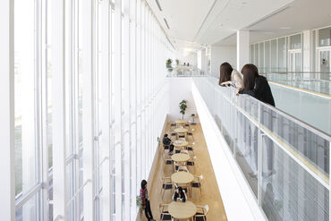 アルティウスリンク株式会社は、
「KDDI」と「三井物産」の共同出資会社です！