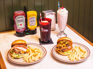 Hohokam DINER 原宿店 ＼がっつり稼ぎたい人必見！／
頑張った分だけ評価される職場です！
できることが増えれば時給UPも☆