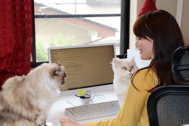 少数精鋭で賑やかな職場です♪
笑顔やコミュニケーションに
自信がある方、大歓迎です！