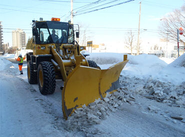↑冬はこのような除雪作業をお任せします！
特に冬の除雪作業は、頑張った分だけ給与で還元します！