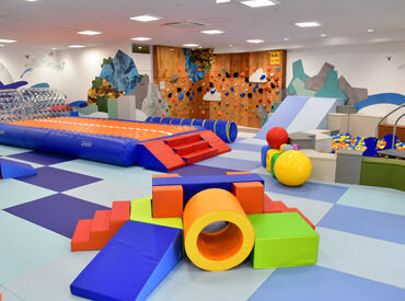 土日祝は時給UP★交通費全額支給
遊びを通じて毎日楽しく働きたい方、ぜひご応募ください！