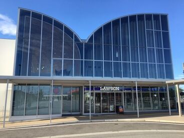 ローソン黒部駅前店 まずは品出しやレジ操作を覚えることから♪
でも…何となく想像できますよね？◎
その想像のまま、とっても簡単な作業だけです★