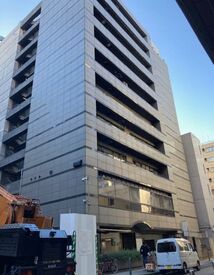 服装や髪色、ネイルなど自由だから
アナタらしく働けます♪
ジーンズや明るい髪色ももちろんOK！

シフト提出は2週間ごと！