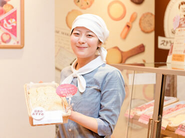 ステラおばさんのクッキー トレッサ横浜店 ≪クッキーの量り売りやギフト商品の販売≫
プレゼントや自分へのご褒美で買いに訪れるお客様が多く、ゆったり幸せな雰囲気♪