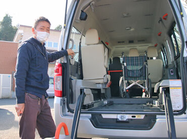 自動昇降機の操作はとってもカンタン！
ベルトを締めて、ボタンをぼちっ★
あとは自動的に車内へ運んでくれます◎