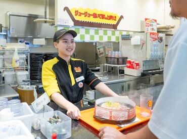 ペッパーランチ　イオンモール都城駅前店[6603] はじめは元気に
「いらっしゃいませ！」が言えればOK。
たくさんの仲間と一緒に協力しながら
ニコニコ笑顔でお仕事しましょう！