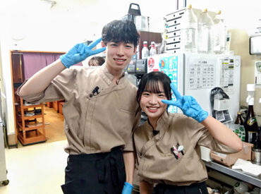 かごの屋　阪神春日野道駅前店 ほとんどのスタッフが未経験からのスタートでした★
優しい先輩ばかりだから、いつだって気軽に相談もできちゃいます♪