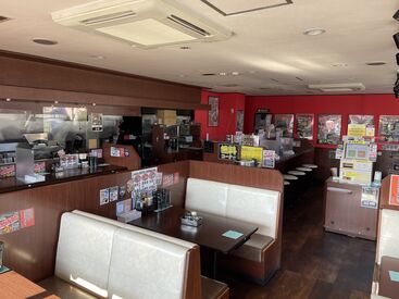 ◎ランチタイム積極募集！
◎まかないではメニューが割引に…！
◎派手過ぎなければ髪型自由♪
(写真は「松壱家 浜松西塚店」)