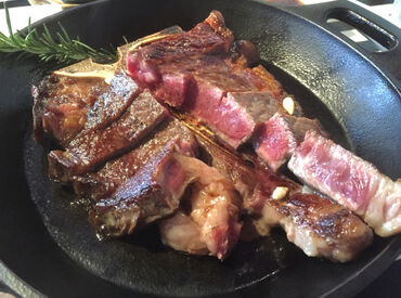 アカミヤコウシ Akamiya COWSI 学生・主婦(夫)・フリーターさん歓迎！
11時～23時の幅広い時間帯♪
授業終わりやお子さんのいないスキマ時間に働けます！