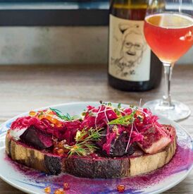 入手可能な素材や技術を柔軟に組み合わせて、
新しい価値や風景を生み出しています♪
また[従業員割引]もあり◎