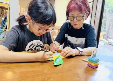 子どもたちの良いところに目を向けて
成長のサポートo○☆
平日は車で送迎業務♪
土日は事務作業もお任せ★