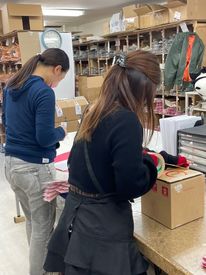 ２０～30代の女性がほとんどで、服装など社風も自由でとても働きやすい環境です。交通費も全額支給で、年2回賞与もあります。
