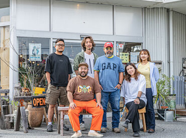 WHATNOT HARDWEAR STORE アメリカのホームセンターのようなワクワクする外観
友達に自慢したくなるバイト先！
お店のスグ横にカフェも併設されています★