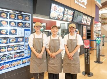 ビビン亭　イオンモール福岡店[505] はじめは元気に
「いらっしゃいませ！」が言えればOK。
たくさんの仲間と一緒に協力しながら
ニコニコ笑顔でお仕事しましょう！